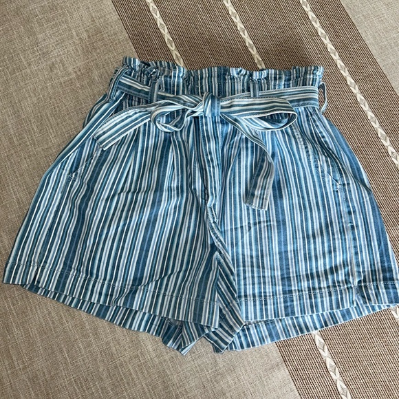 American Eagle Outfitters Pants - American Eagle Mom Shorts